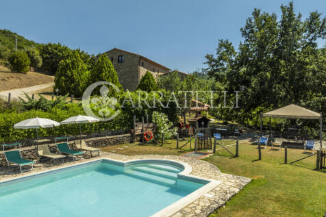 Casale con piscina e