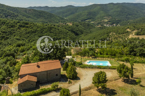 Casale con piscina e