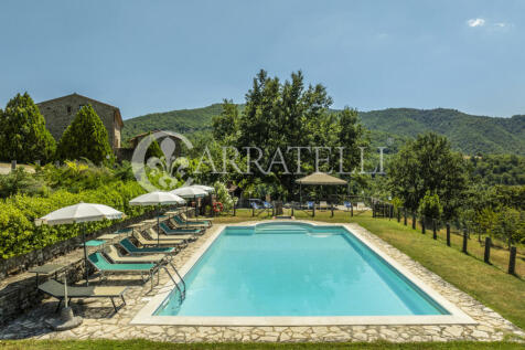 Casale con piscina e