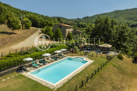 Casale con piscina e