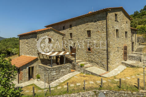 Casale con piscina e