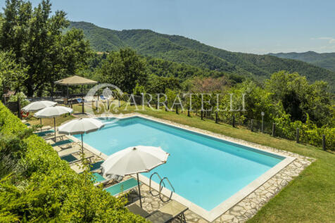 Casale con piscina e