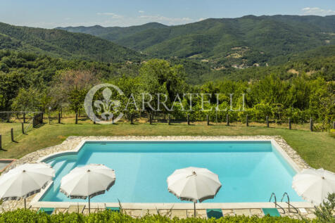 Casale con piscina e