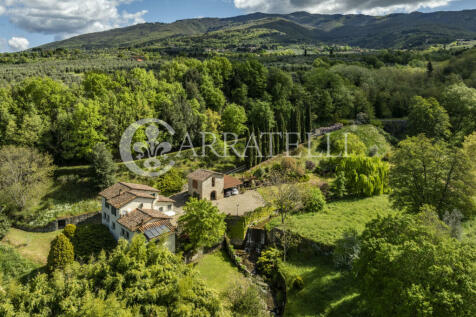 Casale con giardino 