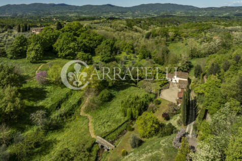 Casale con giardino 