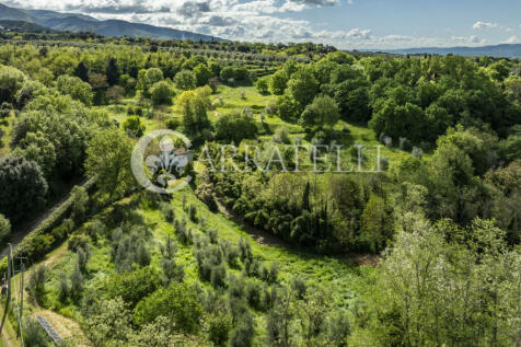 Casale con giardino 