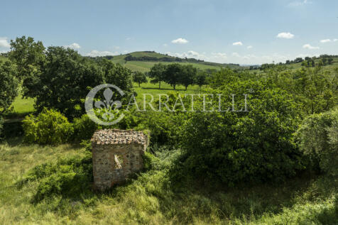 Rudere in campagna a