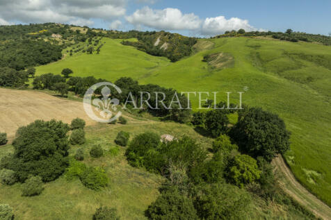 Rudere in campagna a