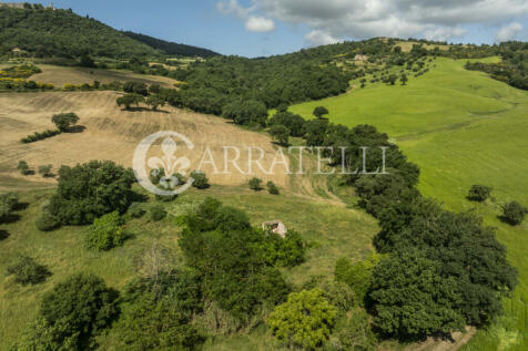 Rudere in campagna a