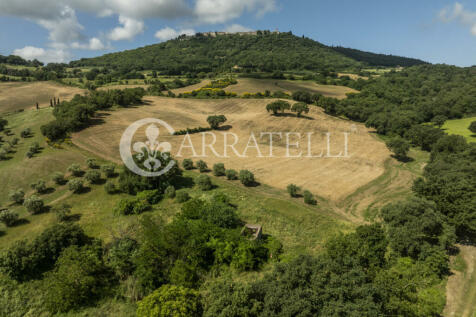 Rudere in campagna a