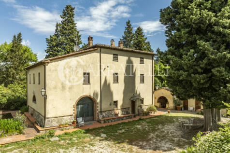 Villa con piscina e 