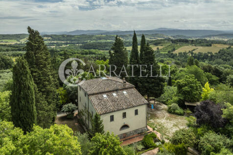 Villa con piscina e 