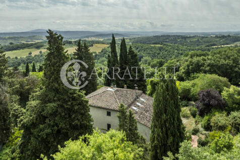 Villa con piscina e 