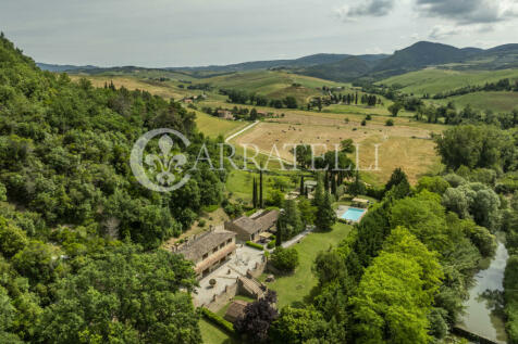 Volterra casale con 