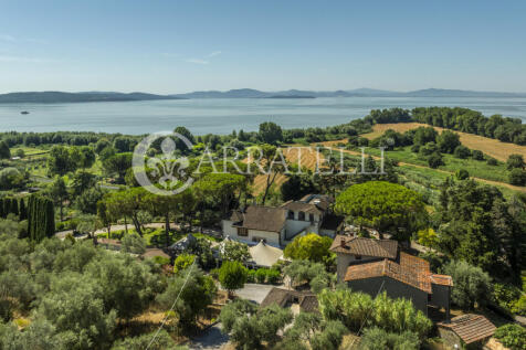Trasimeno villa con 