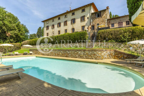 Tenuta con villa sei
