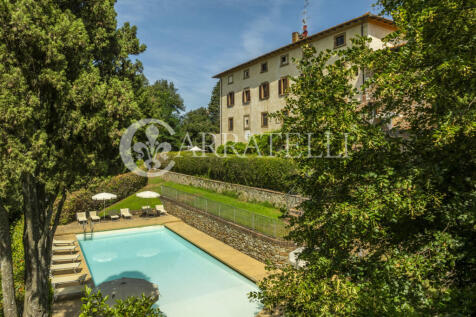 Tenuta con villa sei