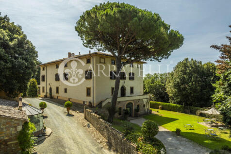 Tenuta con villa sei