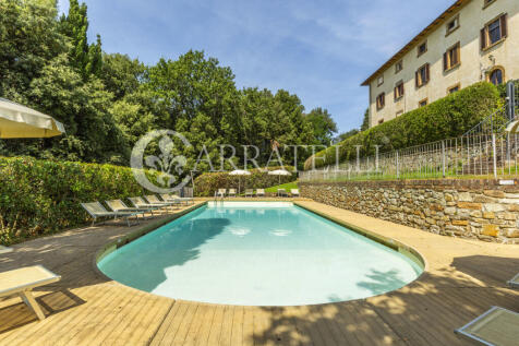 Tenuta con villa sei