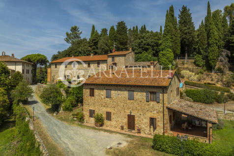Tenuta con villa sei
