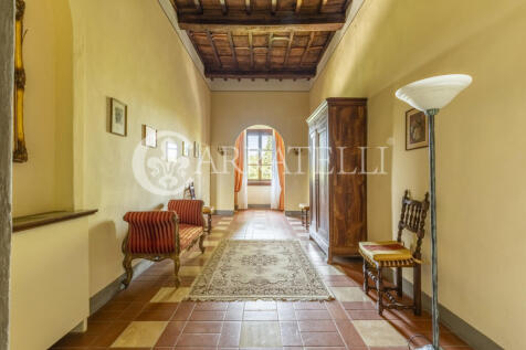 Tenuta con villa sei