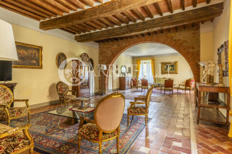 Tenuta con villa sei