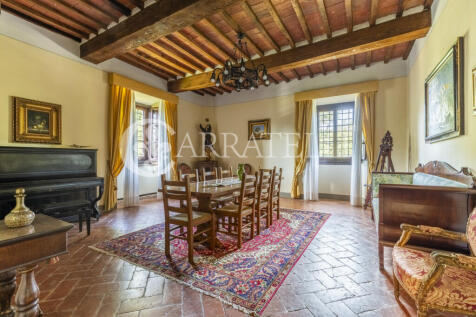 Tenuta con villa sei