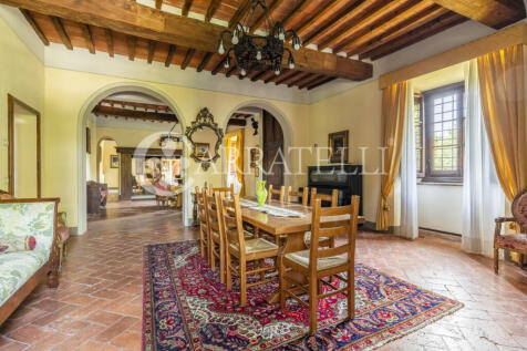 Tenuta con villa sei