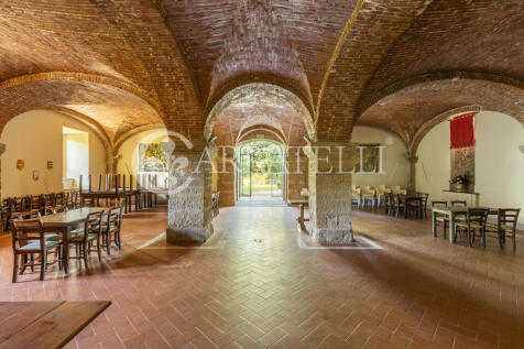 Tenuta con villa sei