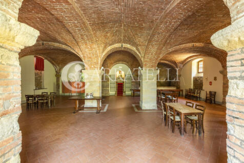Tenuta con villa sei