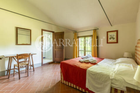 Tenuta con villa sei