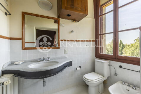 Tenuta con villa sei