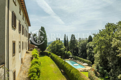 Tenuta con villa sei