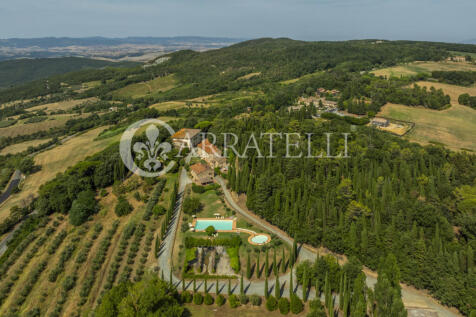Tenuta con villa sei