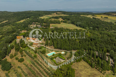 Tenuta con villa sei