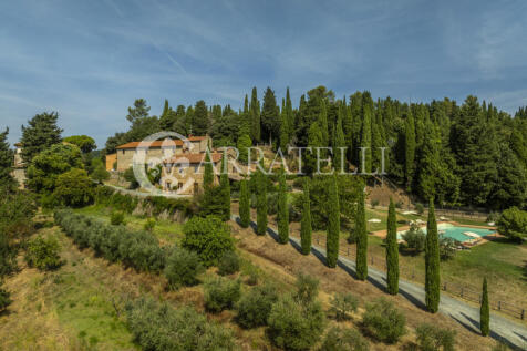Tenuta con villa sei