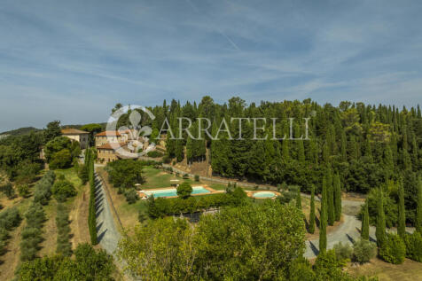 Tenuta con villa sei