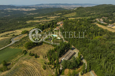 Tenuta con villa sei