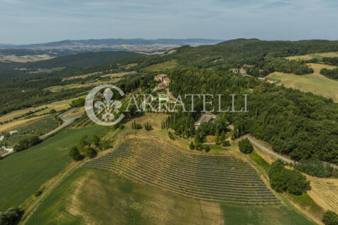 Tenuta con villa sei