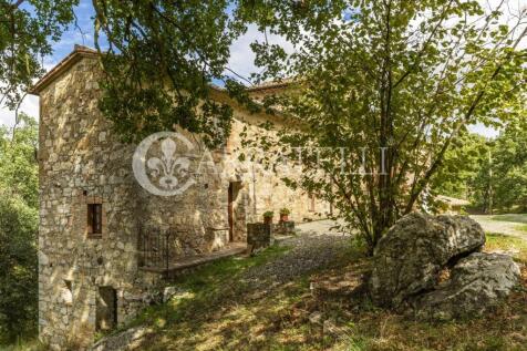 Casale in pietra a C