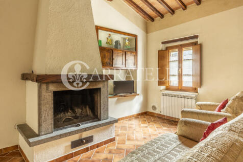 Casale in pietra a C