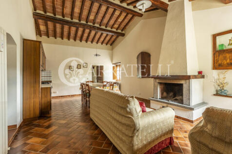 Casale in pietra a C