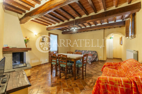 Casale in pietra a C
