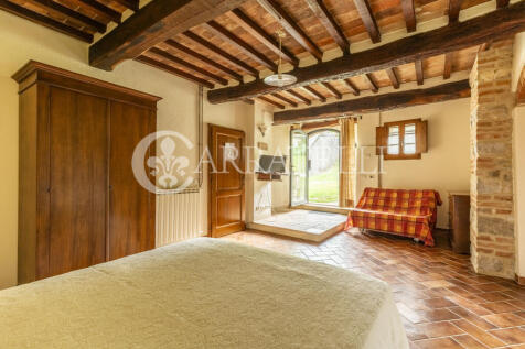 Casale in pietra a C