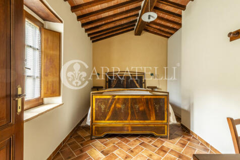 Casale in pietra a C