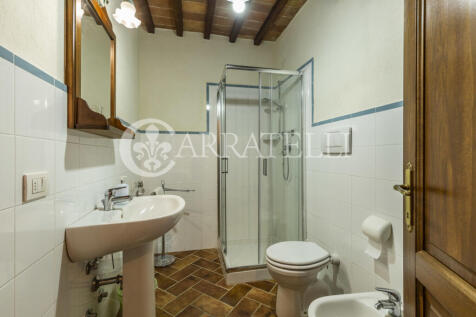 Casale in pietra a C