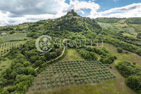 Casale in pietra a C