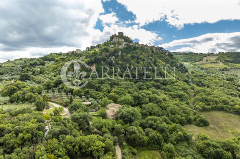 Casale in pietra a C