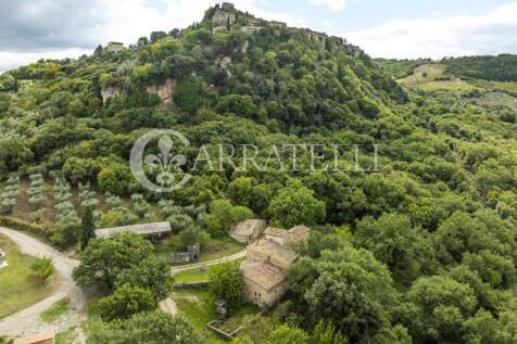 Casale in pietra a C