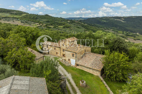 Casale in pietra a C